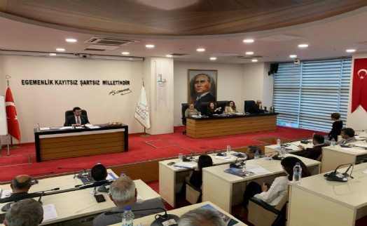 Bayraklı Meclisi’nde AK Parti’den şok istifa: Bağımsız devam edecek!