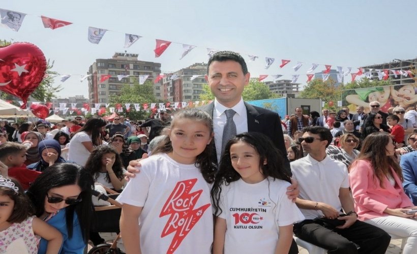 Binlerce çocuk Bayram coşkusunu renkli etkinliklerle yaşadı: Bayraklı’da muhteşem 23 Nisan Karnavalı