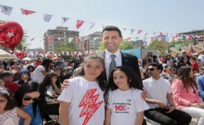 Binlerce çocuk Bayram coşkusunu renkli etkinliklerle yaşadı: Bayraklı’da muhteşem 23 Nisan Karnavalı
