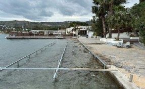 Bodrum'da denize yapılmak istenen ahşap platform ve iskeleye 1 milyon lira ceza