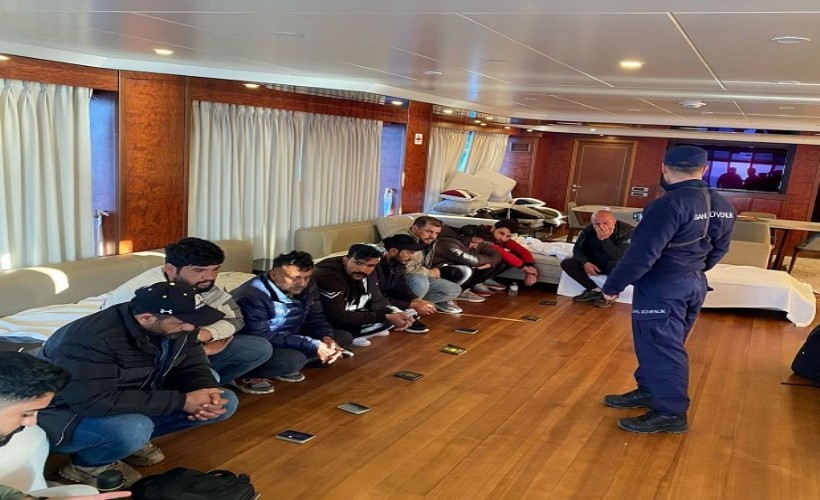 Bodrum ve Milas'ta 30 kaçak göçmen ile 8 göçmen kaçakçısı yakalandı