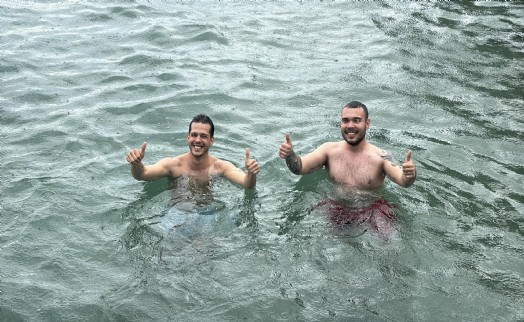 Bodrum’da kuvvetli sağanak sırasında denize girdiler