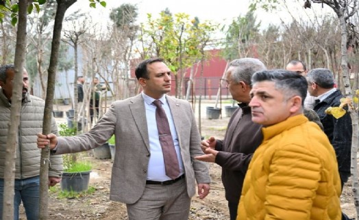 Bornova kendi çiçeğini kendi yetiştiriyor