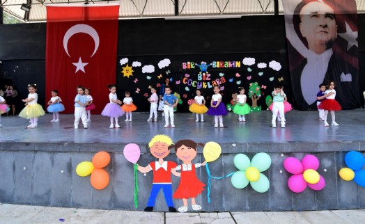 Bornova’da 23 Nisan Coşkusu: Çocuklar geleceğe umutla seslendi