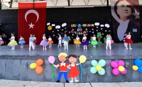 Bornova’da 23 Nisan Coşkusu: Çocuklar geleceğe umutla seslendi