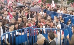 CHP'den Birinci Meclis önünde: Halk barikatı yıktı Anıtkabir'e yürüdü
