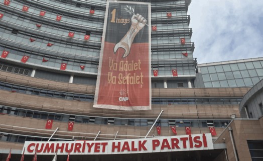 CHP'nin 1 Mayıs pankartında 'Adalet' çağrısı