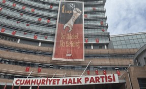 CHP'nin 1 Mayıs pankartında 'Adalet' çağrısı