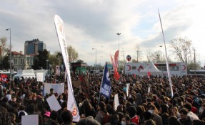 ‘Diplomasız Erdoğan’ sloganına atan 5 kişiye gözaltı