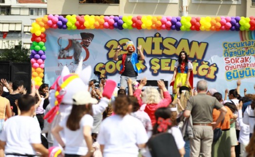 Efes Selçuk’ta 23 Nisan Çocuk Şenliği ile kutlandı: Sengel makamını 11 yaşındaki Canan'a bıraktı