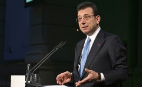 Ekrem İmamoğlu, çocukların çizdiği resimlerle 23 Nisan'ı kutladı