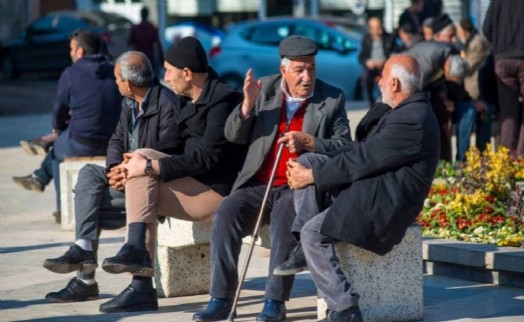 Emekliye seyyanen zam mecliste