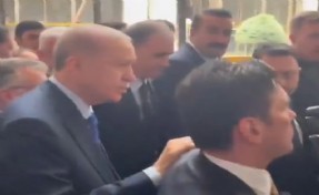 Erdoğan'a İmamoğlu sorusu soran gazeteciye, korumalardan sert müdahale