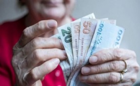 Ev kadınlarına emeklilik hakkı geliyor: Kimler yararlanacak?