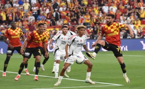 Göztepe'de buruk sevinç