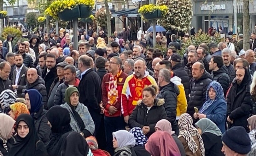 Göztepeli taraftarlar Trabzon’da şehit cenazesine katıldı