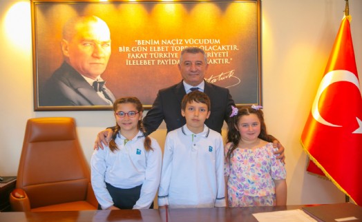 Güzelbahçe'de çocuk başkanlar koltuğa oturdu