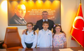 Güzelbahçe'de çocuk başkanlar koltuğa oturdu
