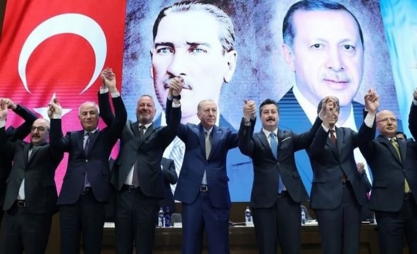 İYİ Parti'de istifa depremi: İki belediye başkanı AK Parti'ye geçti