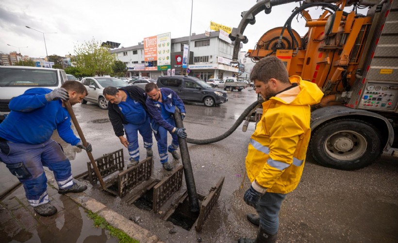 İzmir’de yağmur alarmı! İZSU ekipleri tam kadro sahada