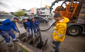 İzmir’de yağmur alarmı! İZSU ekipleri tam kadro sahada