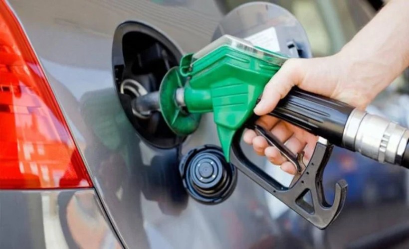 İndirim rüzgarı kısa sürdü: Benzine zam geldi