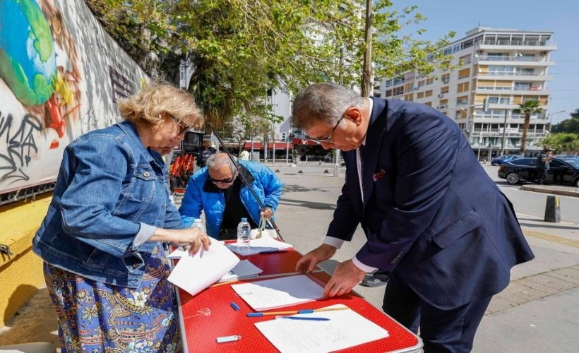 İzmir Atatürk Lisesi’ndeki imza kampanyası devam ediyor: Bir imza da Tugay'dan