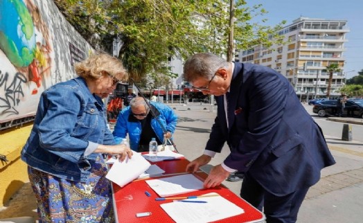 İzmir Atatürk Lisesi’ndeki imza kampanyası devam ediyor: Bir imza da Tugay'dan