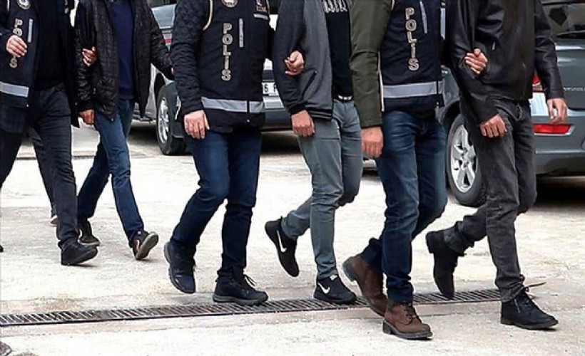 İzmir'de FETÖ operasyonu: 31 gözaltı
