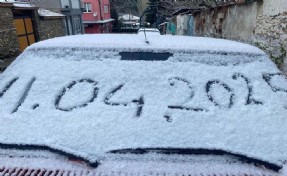 Bahar ortasında kar sürprizi; İzmir'in zirvesi beyaza büründü!