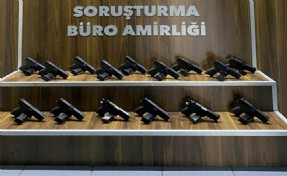 İzmir'de silah kaçakçılığı operasyonu; 15 tabanca ele geçirildi