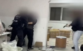 İzmir'de uyuşturucu operasyonu: İş yerini imalathaneye  çevirmişler!