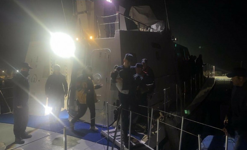 İzmir’de 2’si çocuk 18 kaçak göçmen yakalandı