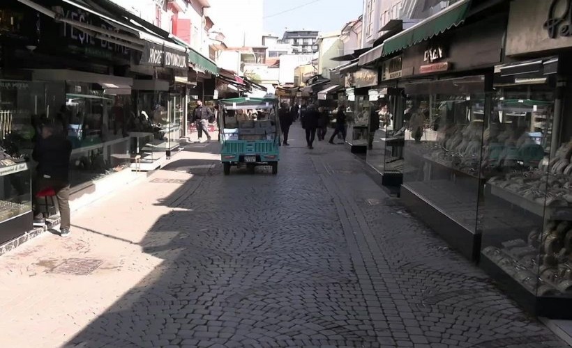 İzmir’de kuyumculardan sahte altına karşı sessiz protesto: Kemeraltı Çarşısı karanlığa gömüldü