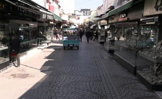 İzmir’de kuyumculardan sahte altına karşı sessiz protesto: Kemeraltı Çarşısı karanlığa gömüldü