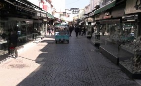 İzmir’de kuyumculardan sahte altına karşı sessiz protesto: Kemeraltı Çarşısı karanlığa gömüldü