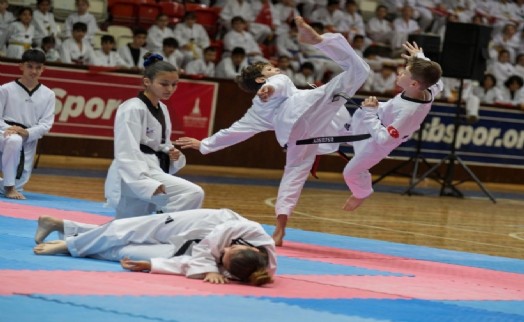İzmirli çocuklar spor ve eğlence dolu bir gün geçirdi