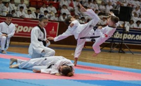 İzmirli çocuklar spor ve eğlence dolu bir gün geçirdi