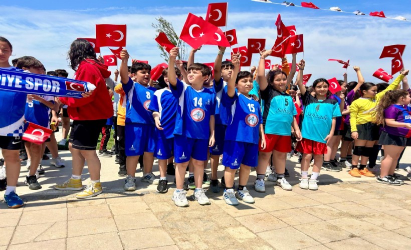 İzmirli minikler Egemen Çocuklar Hentbol Şenliği’nde buluştu