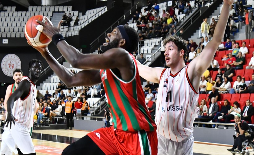 Karşıyaka Ege derbisinde farklı yenildi
