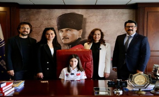 Karşıyaka’da yer gök bayram coşkusuyla renklendi! Atatürk’ün çocukları 23 Nisan’ı gururla kutladı