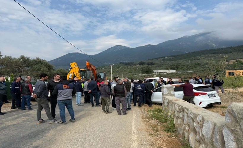Kemalpaşa'daki tarım arazilerinde yıkım mesaisi