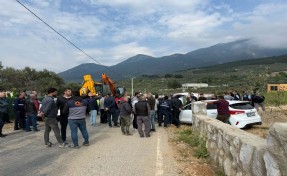 Kemalpaşa'daki tarım arazilerinde yıkım mesaisi