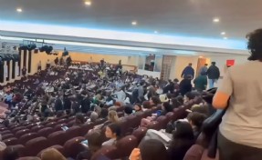 Manisa'da Başhekim kürsüye geldi, öğrenciler salonu terk etti!