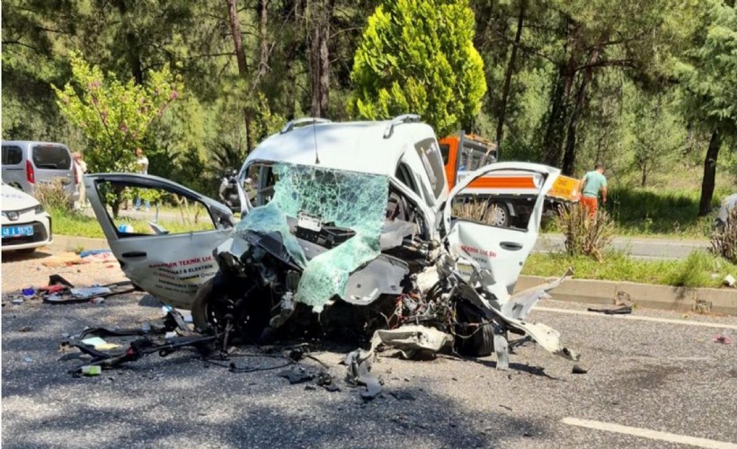 Marmaris'te 4 araç zincirleme kazaya karıştı; 2 ölü, 3 yaralı