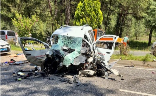Marmaris'te 4 araç zincirleme kazaya karıştı; 2 ölü, 3 yaralı