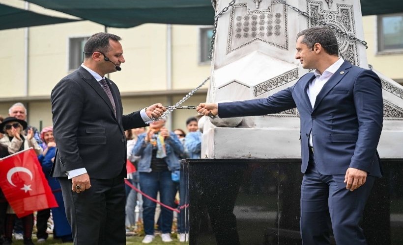 Özgürlük ve demokrasinin zinciri Bornova’da kırıldı
