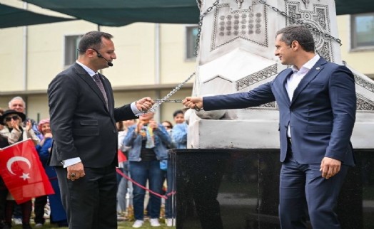 Özgürlük ve demokrasinin zinciri Bornova’da kırıldı
