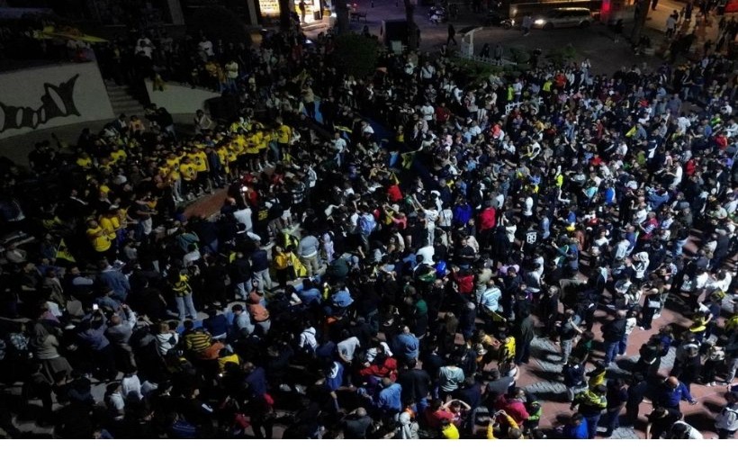 Şampiyonluğu Demokrasi Meydanı'nda kutladılar: Aliağaspor 2.Lig'de
