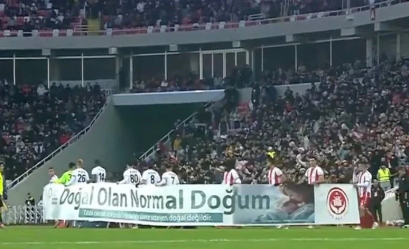Sivasspor'un pankartına kadınlar isyan etti